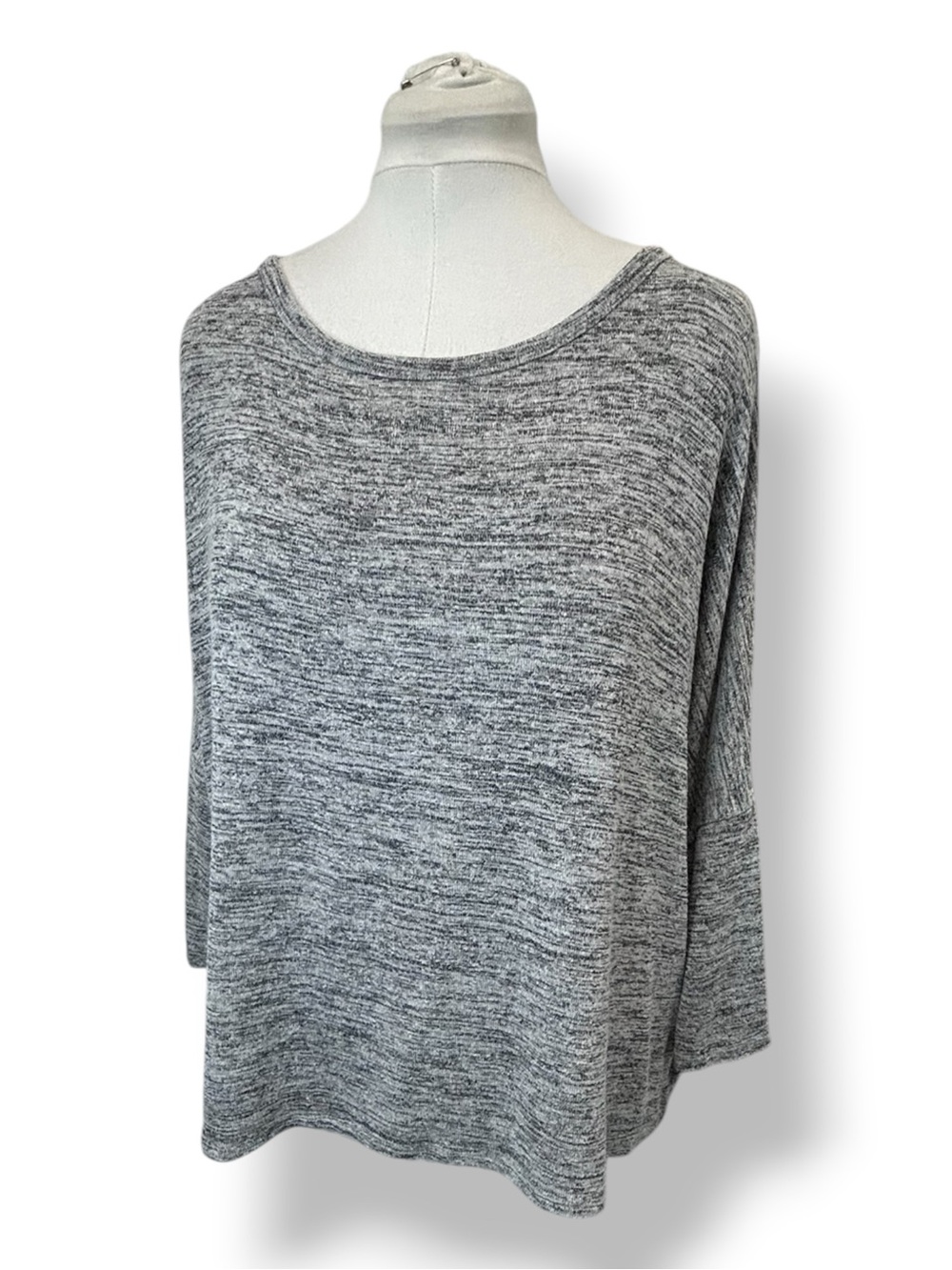 Ultra Teeze Women’s 3/4 Sleeve Scoop Neck Open Back Wrap Top, Gray, size 2X
